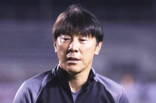 Mê môn thể thao giống Shark Bình khiến HLV Shin Tae Yong bị sa thải?