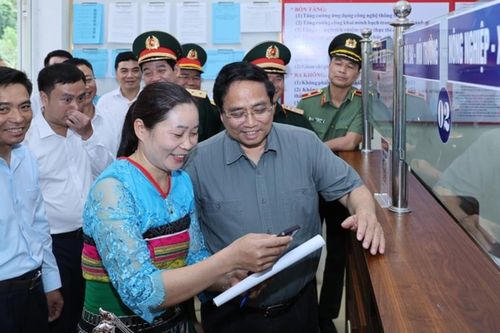 Thủ tướng Phạm Minh Chính kiểm tra công tác giải quyết thủ tục hành chính tại xã biên giới Bát Mọt