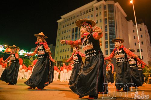 Phát triển du lịch gắn với bảo tồn văn hóa