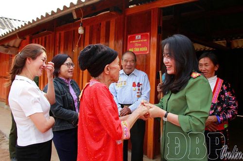 Nghĩa tình đồng bào