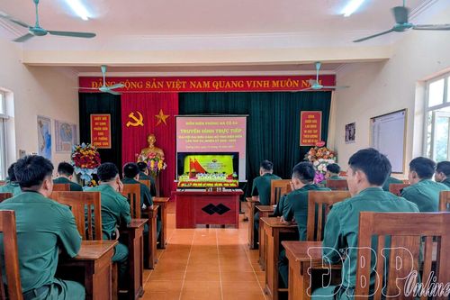 Nhân dân dõi theo Đại hội