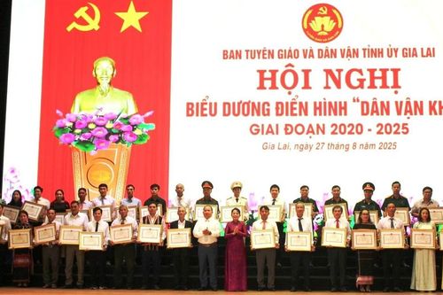 Phát huy truyền thống vẻ vang, xây dựng khối đại đoàn kết toàn dân tộc