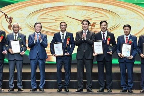 Lào Cai có 2 cá nhân được tôn vinh nông dân Việt Nam xuất sắc năm 2025