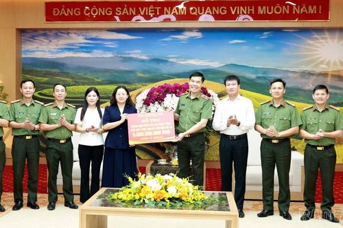 Bộ Công an hỗ trợ tỉnh Lào Cai 5 tỷ đồng khắc phục hậu quả bão lũ