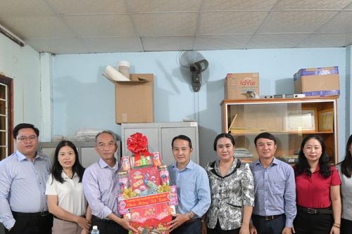 Thăm hỏi, chúc Tết Katê đồng bào Chăm theo đạo Bàlamôn