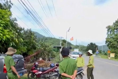 Công an mật phục bắt giữ nhóm đối tượng trộm chó