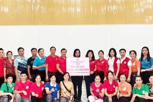 Trao 950 suất quà hỗ trợ người dân vùng lũ tỉnh Thái Nguyên