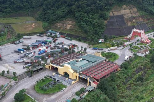 Gần 400 dự án đăng ký đầu tư vào các khu kinh tế, khu công nghiệp