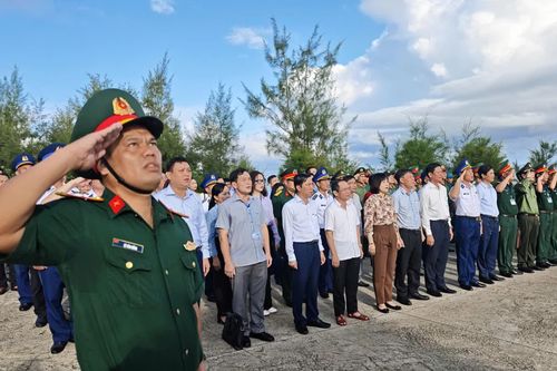 Đoàn công tác các địa phương thăm, làm việc và thực hiện nhiều hoạt động ý nghĩa tại đặc khu Lý Sơn