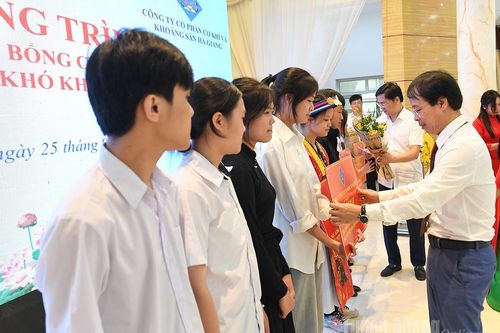 Thắp sáng ước mơ cho sinh viên nghèo