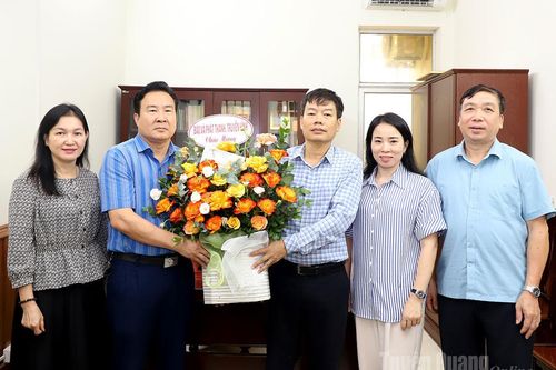 Báo và phát thanh, truyền hình Tuyên Quang chúc mừng Ban Tuyên giáo và Dân vận Tỉnh ủy nhân ngày truyền thống công tác Dân vận của Đảng