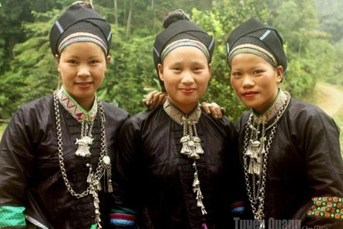 Đặc sắc hoa văn trên trang phục truyền thống của các dân tộc thiểu số