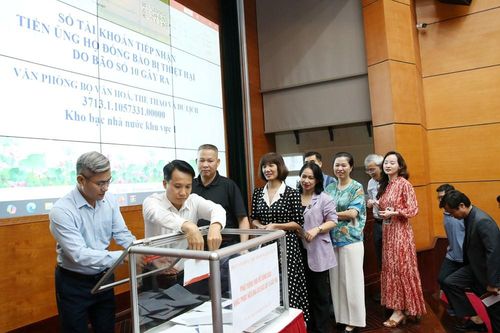 Bộ VH, TT&DL huy động gần 4,3 tỷ đồng chia sẻ khó khăn với đồng bào vùng bão lũ