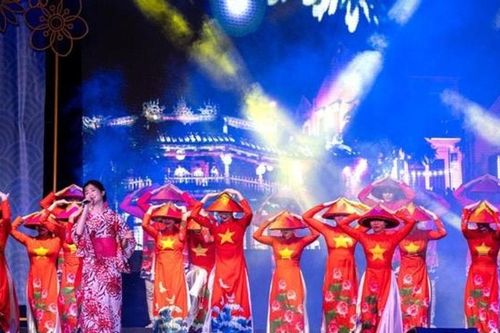 Phát triển nghệ thuật trong bối cảnh toàn cầu hóa