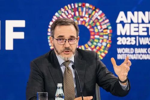IMF nâng nhẹ dự báo tăng trưởng toàn cầu năm 2025