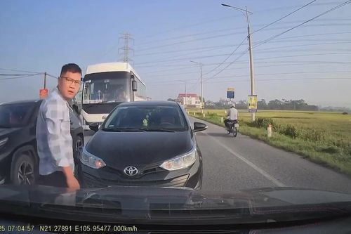 Xử lý lái xe ô tô đi lấn sang làn ngược chiều