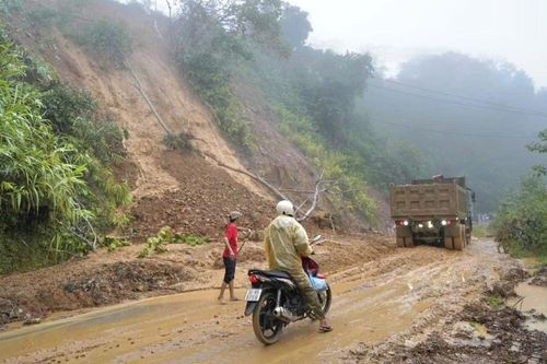 Cảnh giác sạt lở sau mưa bão