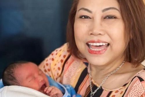Siu Black hạnh phúc đón thành viên mới ở tuổi U60, khoe ảnh bế 'thiên thần nhỏ' trông cực yêu