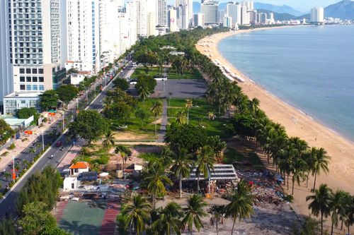Dỡ công trình chắn biển cuối cùng ở Nha Trang
