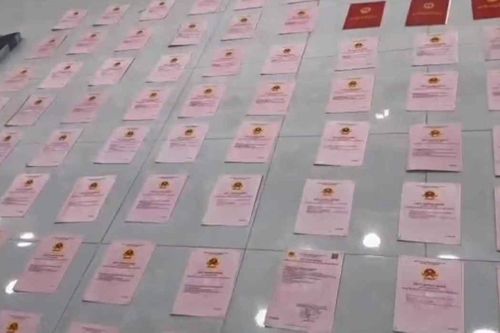 Tìm thấy 80 sổ đỏ trong két sắt nhà Ngân 98