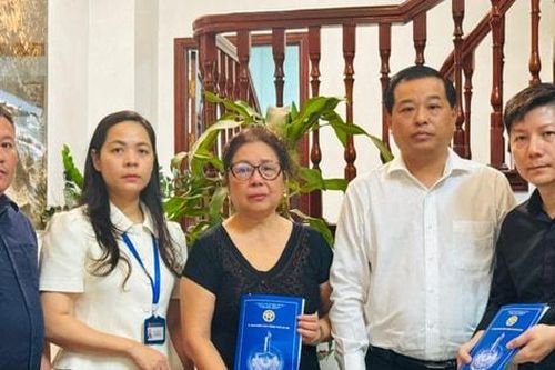 Chia sẻ nỗi đau với gia đình 5 nạn nhân vụ cháy ở phố Kim Hoa