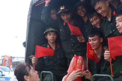 Thái Nguyên tri ân lực lượng vũ trang giúp dân vượt bão lũ
