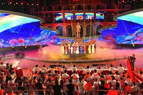 Chương trình nghệ thuật đặc biệt 'Dưới ánh sáng quang vinh' chào mừng thành công Đại hội Đảng bộ TPHCM