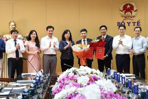 Bộ trưởng Đào Hồng Lan trao quyết định điều động, bổ nhiệm, bổ nhiệm lại lãnh đạo một số đơn vị