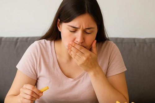Nữ sinh 18 tuổi nhập viện vì rối loạn ăn uống, có lúc ăn 4 bát mì tôm cùng lúc