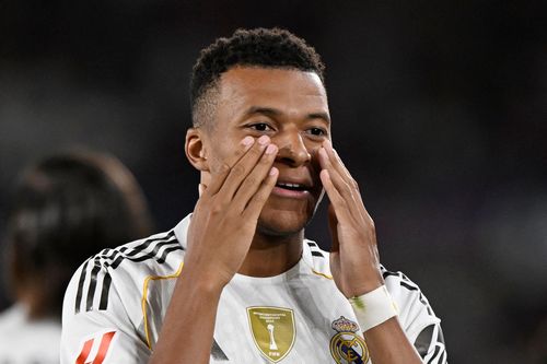Mbappe hẹn hò bạn gái cũ của đồng đội?