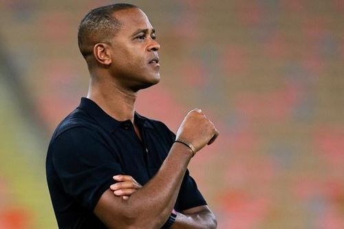 Indonesia sa thải HLV Kluivert