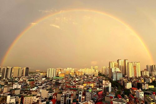 Lý giải Hà Nội 'dát vàng', xuất hiện cầu vồng kép sáng nay