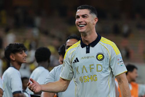 Ronaldo vẫn kiếm tiền giỏi nhất hành tinh