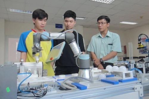 Đào tạo nguồn nhân lực theo yêu cầu thực tiễn
