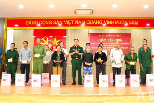 Nền tảng xây dựng lực lượng vũ trang Quân khu 5 vững mạnh về chính trị