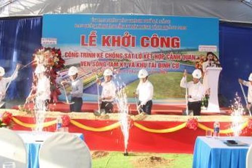 Khởi công công trình Kè chống sạt lở kết hợp đường cảnh quan ven sông Tam Kỳ