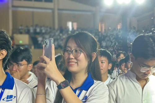 Nữ du học sinh Campuchia giỏi ba ngoại ngữ chọn học đại học ở Việt Nam