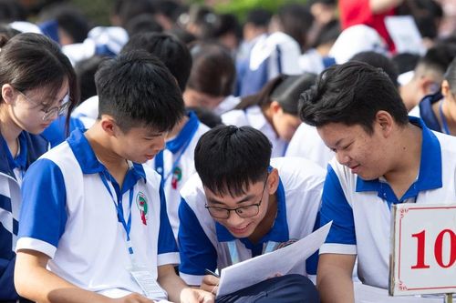 Hàng ngàn học sinh Trường THPT Thanh Hà (Hải Phòng) tham gia vòng sơ loại Unlock The IELTS 2025