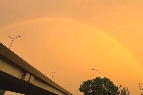 Hà Nội xuất hiện cầu vồng sớm