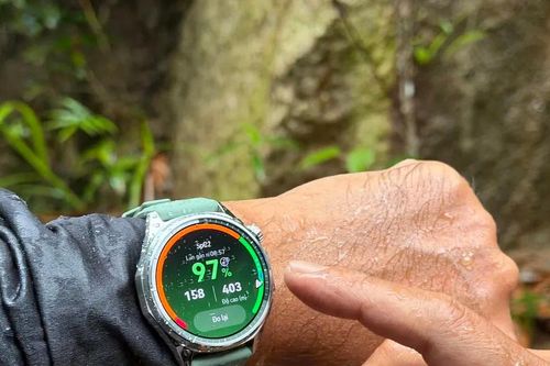 Huawei Watch GT 6 sáng rực trong cung đường rừng