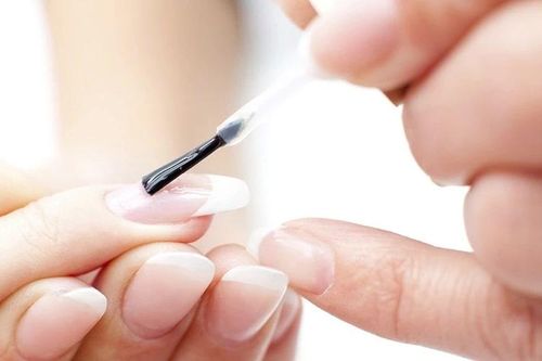 Cảnh báo tác hại tiềm ẩn trong sơn móng tay dạng gel chứa TPO