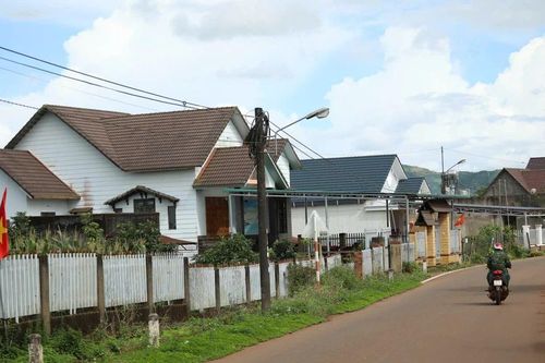 Từ đôi bàn tay trắng đến làng tỷ phú cà phê ở Lâm Đồng