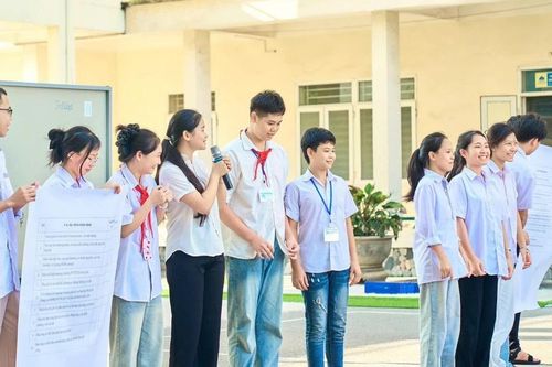Xây dựng môi trường thân thiện, vui tươi cho học sinh dân tộc thiểu số
