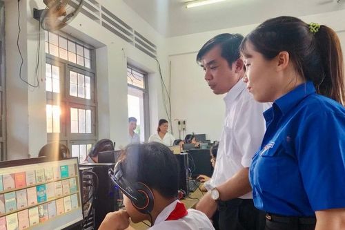 Thu hẹp khoảng cách tri thức bằng thư viện số