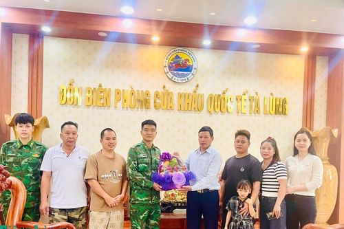 Ấm áp tình quân dân nơi biên giới Tà Lùng