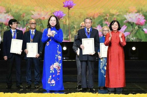GS.VS.TSKH Trần Đình Long: Chuyện về 'Viện sĩ của nhà nông' và hành trình tìm hạt giống Việt
