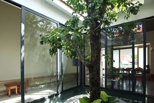 Nhà 120m2 với giếng trời thích nghi khí hậu khắc nghiệt