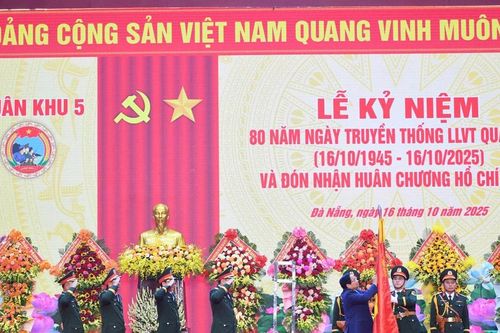 Quân khu 5 đón nhận Huân chương Hồ Chí Minh lần thứ ba