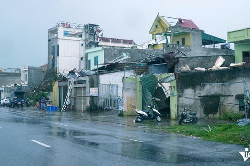 Dọn dẹp nhà sau bão lũ: Cảnh báo nguy cơ sập nhà từ những vết nứt