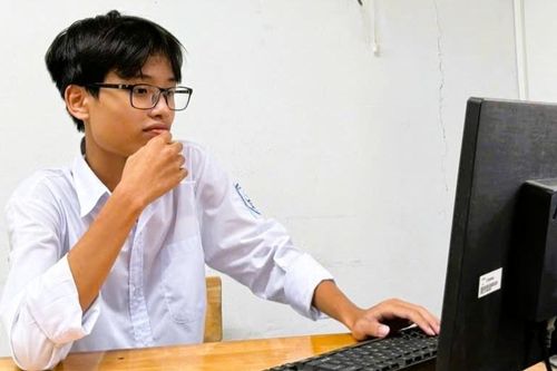 Nam sinh lớp 10 trường làng giành giải Nhất thi học sinh giỏi lớp 12 Hà Nội